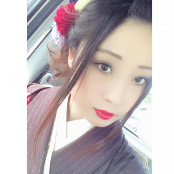微乳のクール系女子