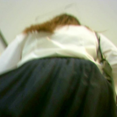 黒スカート　逆さ
