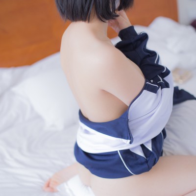 悠宝—— 深圳校服