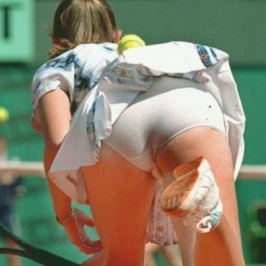元テニス世界女王のパンチラ写真は当時より画質が上がってます