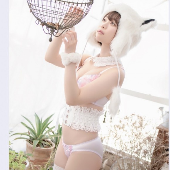架乃ゆらWhite