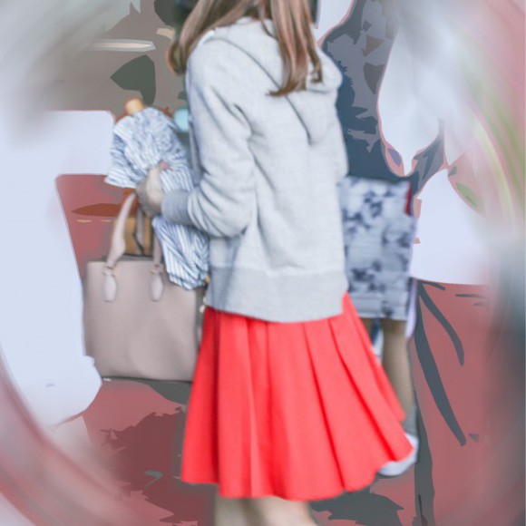 姿付パンチラ逆さ 弐の女の子