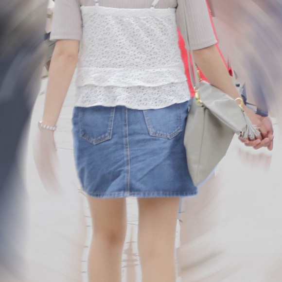 姿付パンチラ逆さ 五の女の子