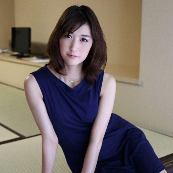 神波多一花さん