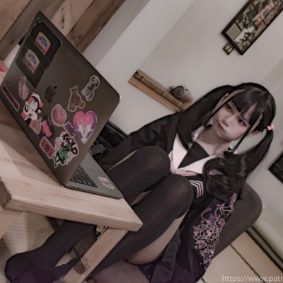 コスプレイヤー